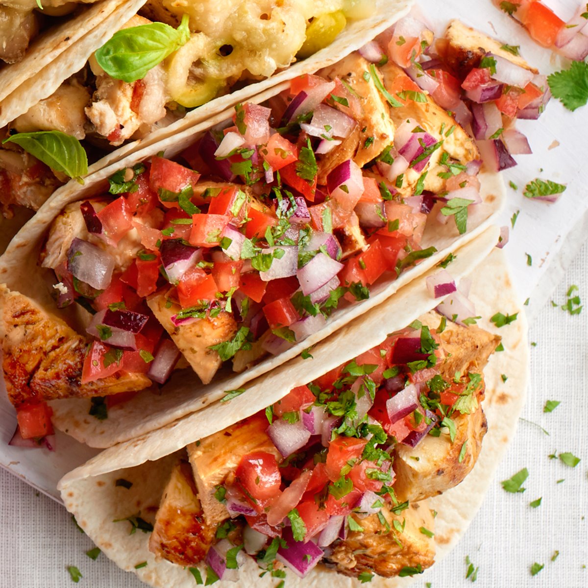 Tacos de Pollo con Pico de Gallo